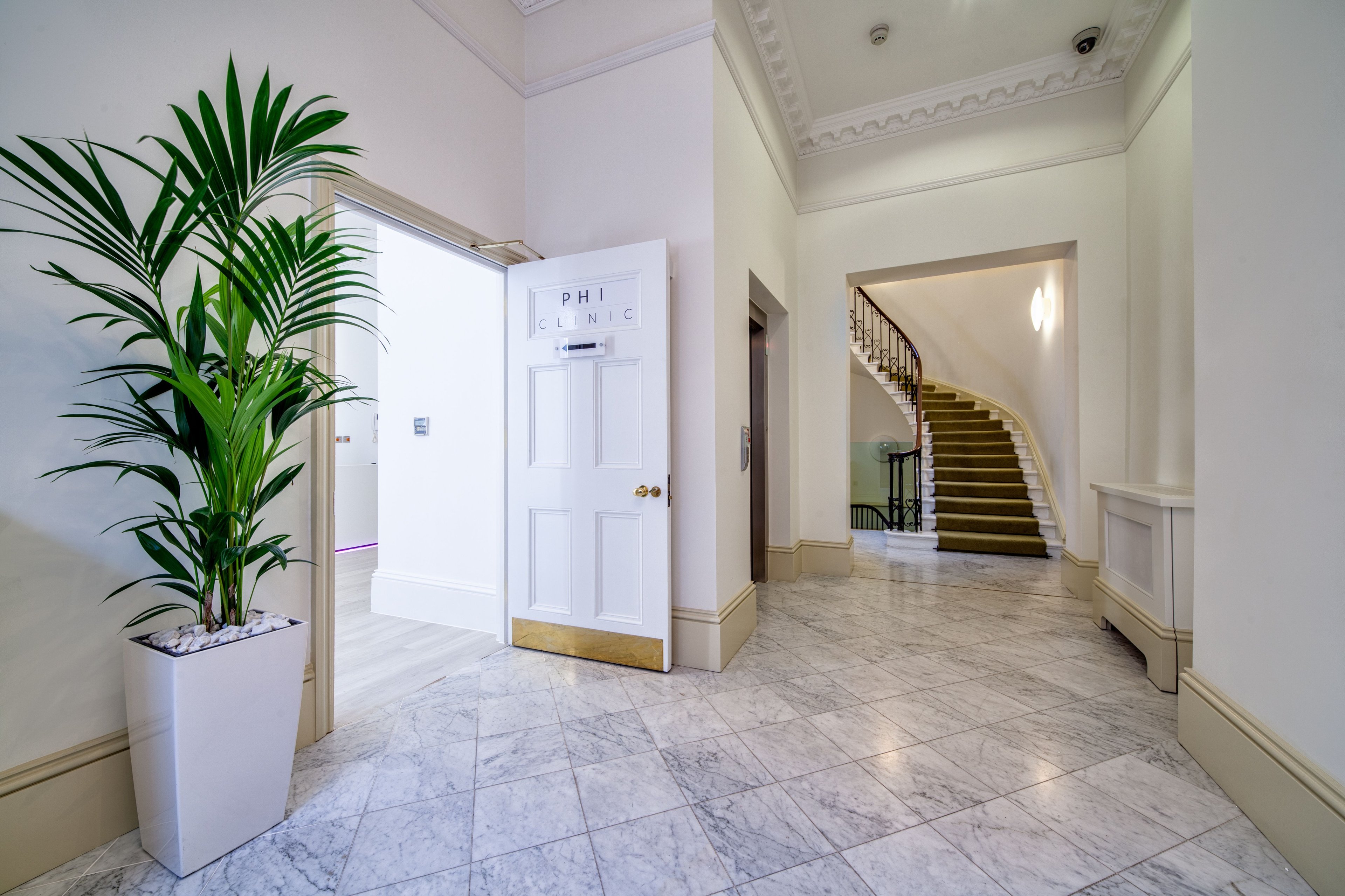 PHI Clinic London entrance