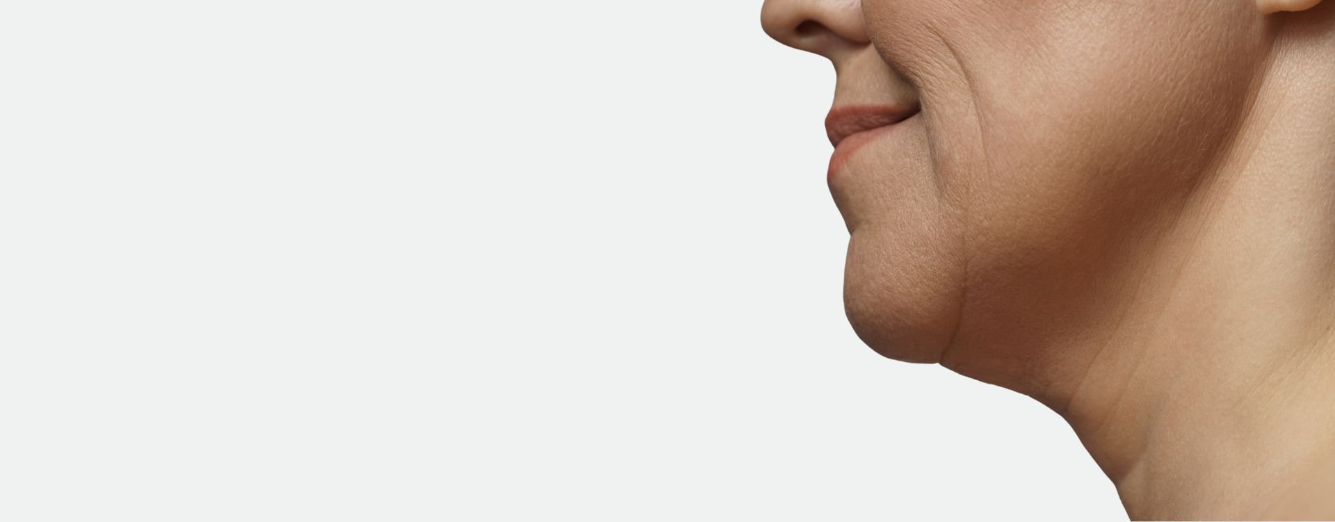 weak chin causes and symptoms