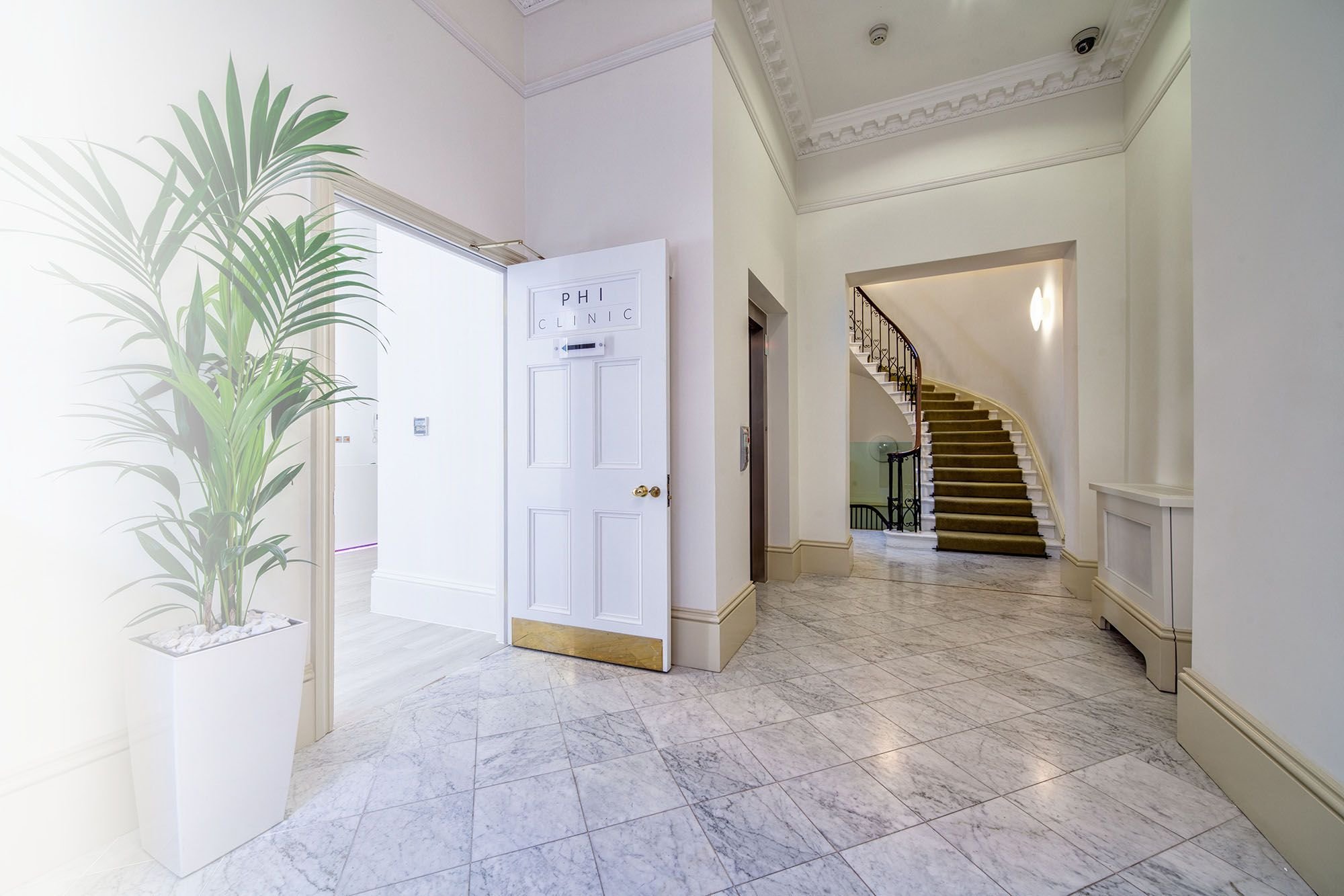 PHI Clinic London entrance